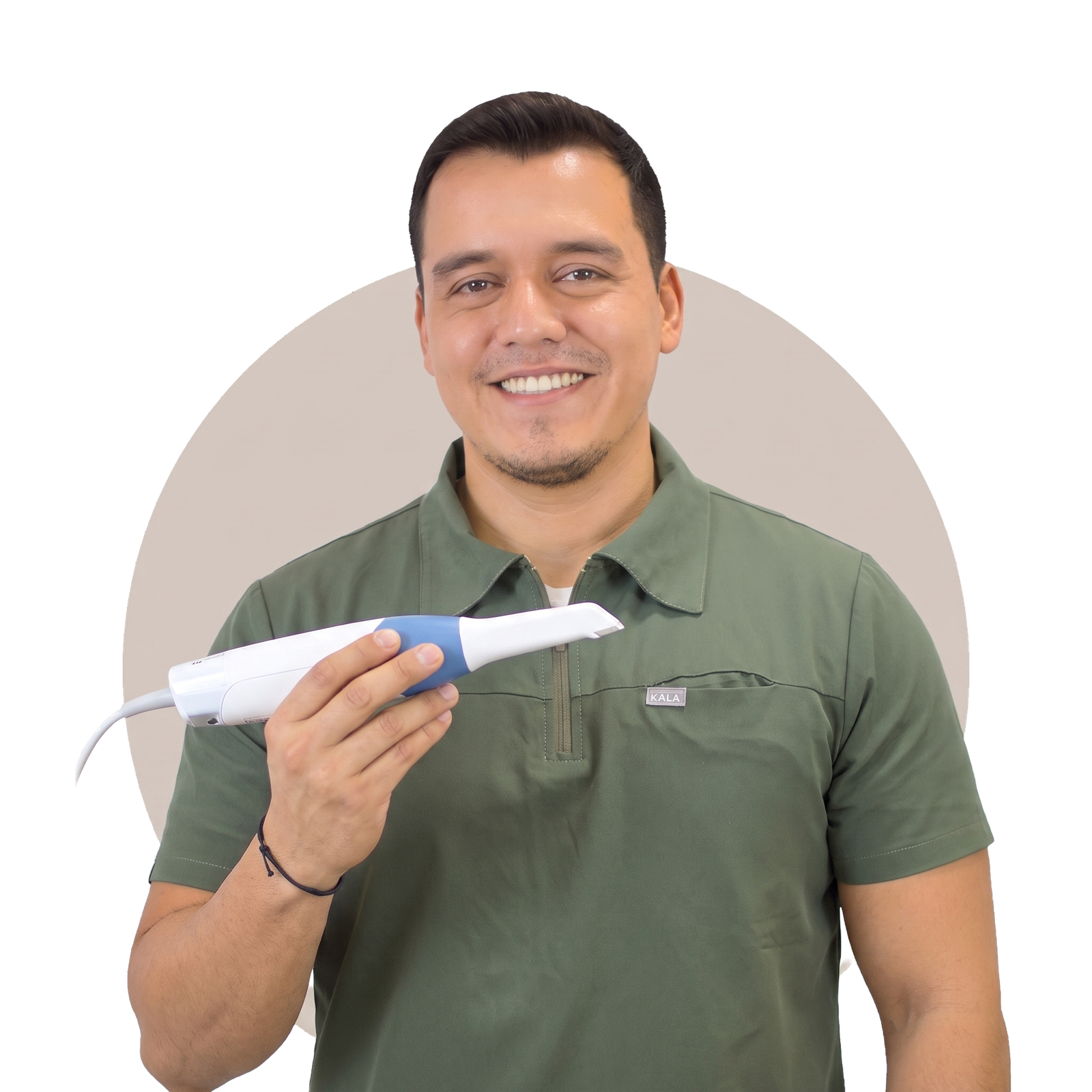 Dr. Andrés Niño con escáner intraoral iTero